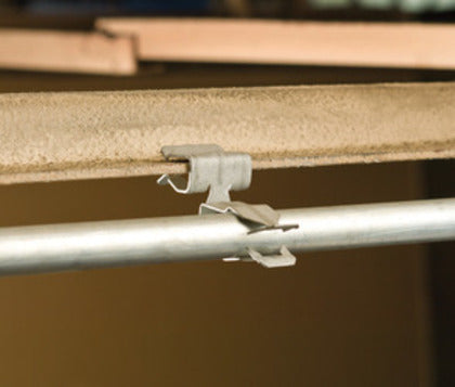 16P24SM H-PSM Conduit to Flange Clip, Side Mount, 1" EMT, 1.181"–1.378" OD, 0.125"–0.25" Flange